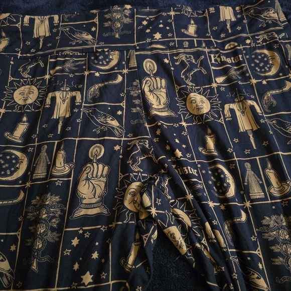 Killstar (XXL) Black and Gold Cottagecore Graphic Leggings - Picture 2 of 5